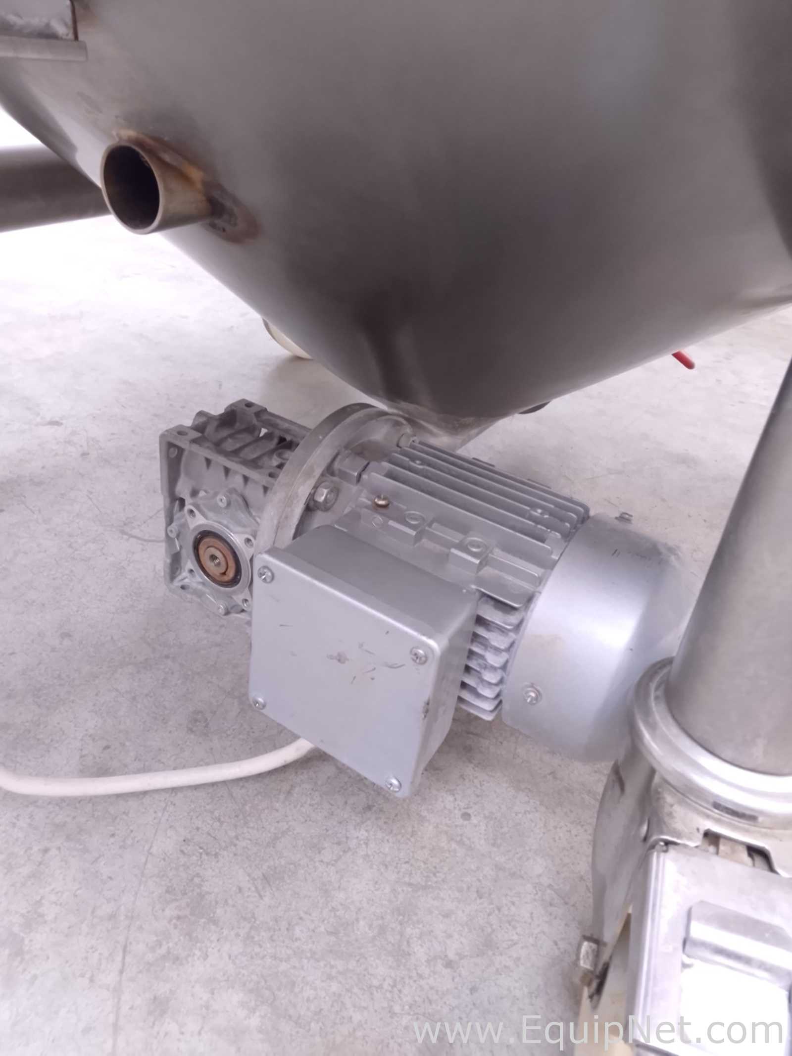Powder mixer
