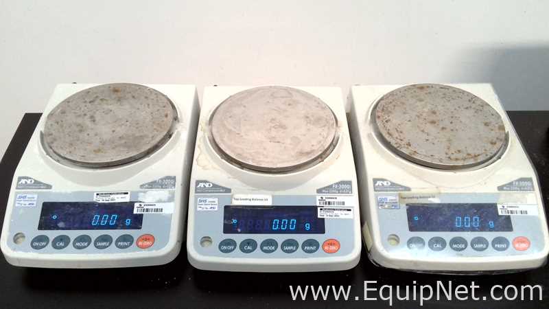 Lote de 15 Báscula AND Company Limited  