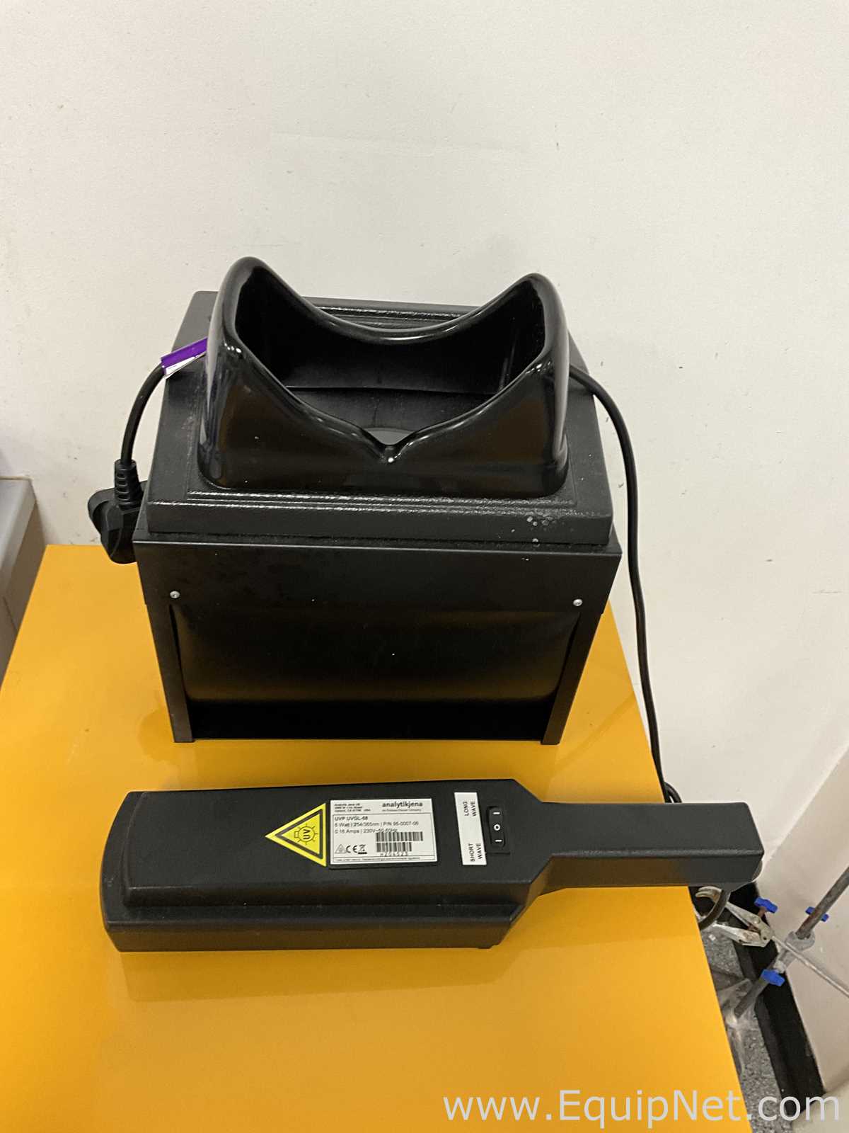 Analytic Jena UVP UVGL-58 Handheld UV Lamp With Chromato Vue Cabinet