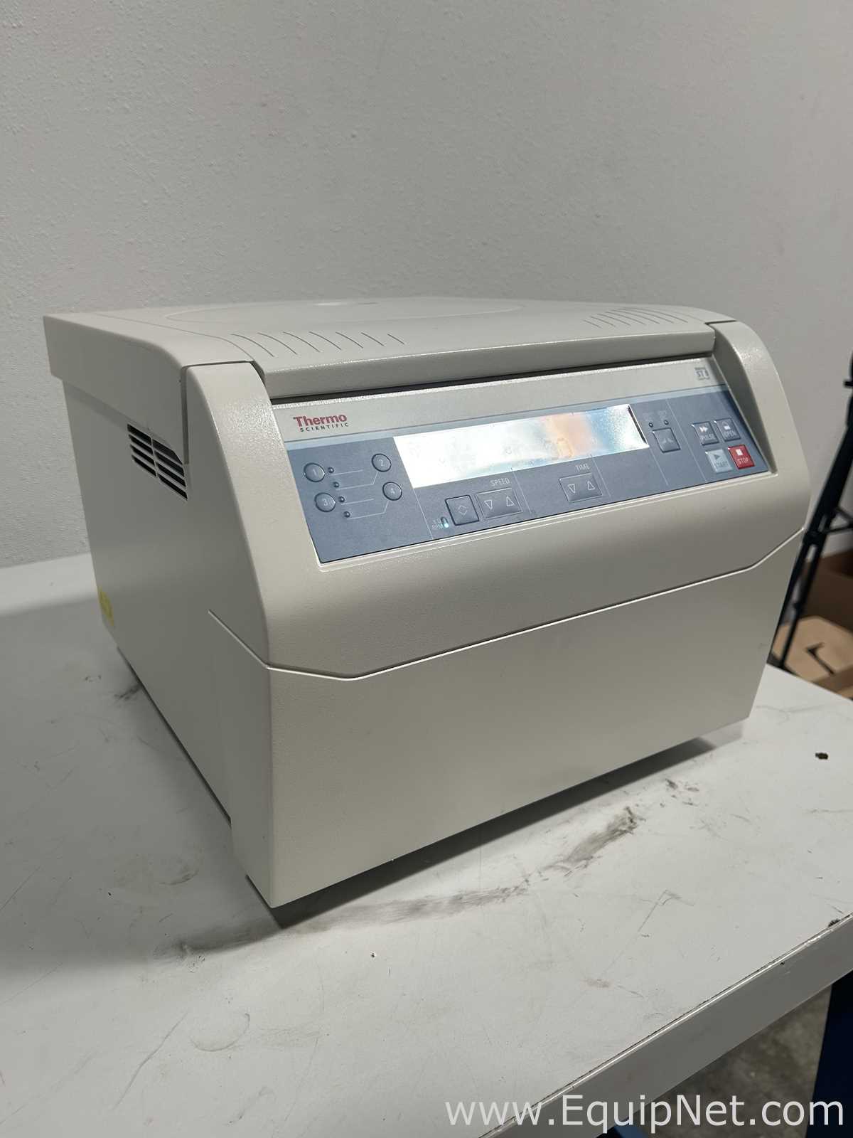 Centrífuga para Laboratórios Thermo Fisher Scientific Sorvall ST8
