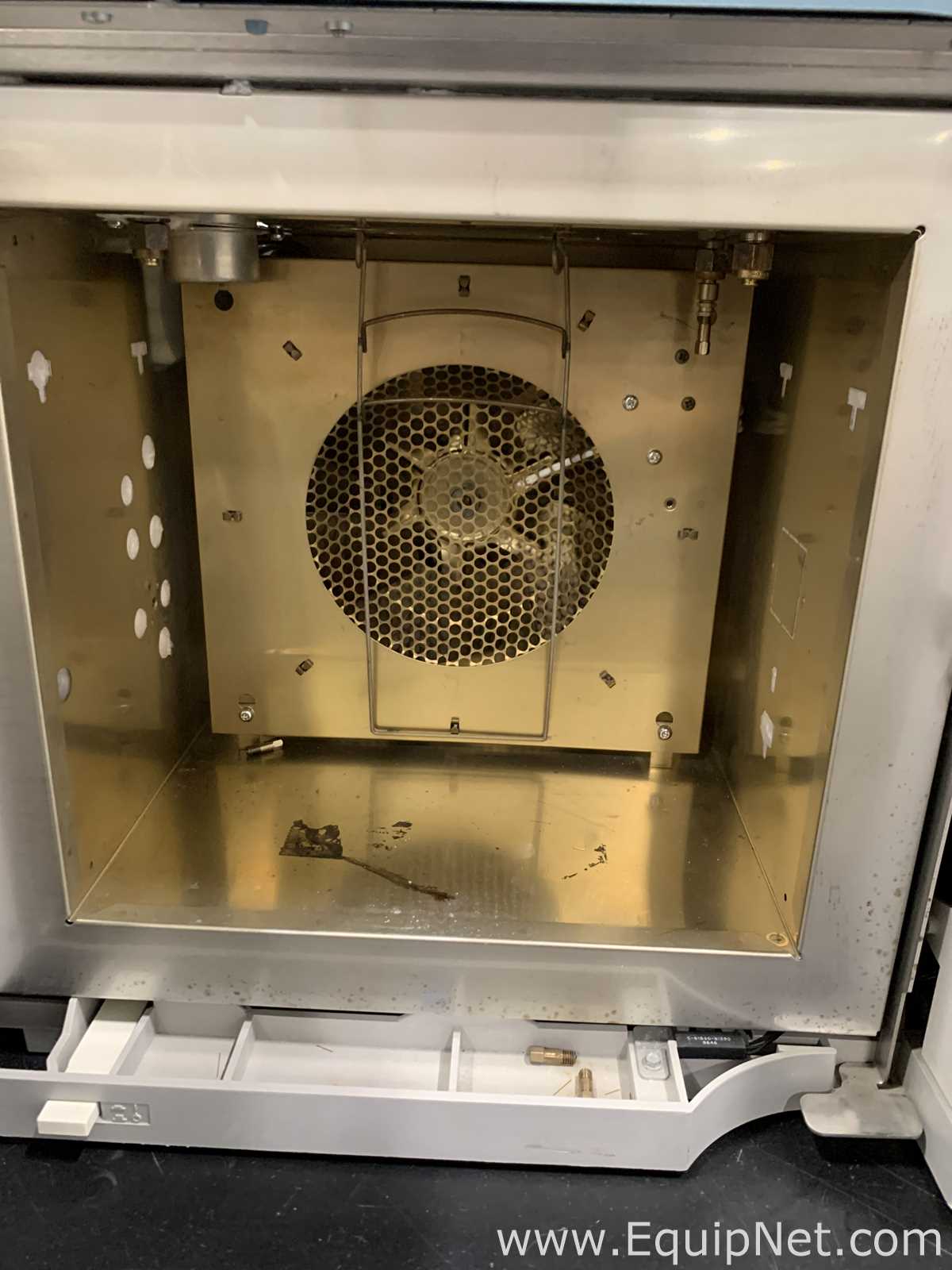 Hewlett Packard 6890 Gas Chromatograph with Sample Tray