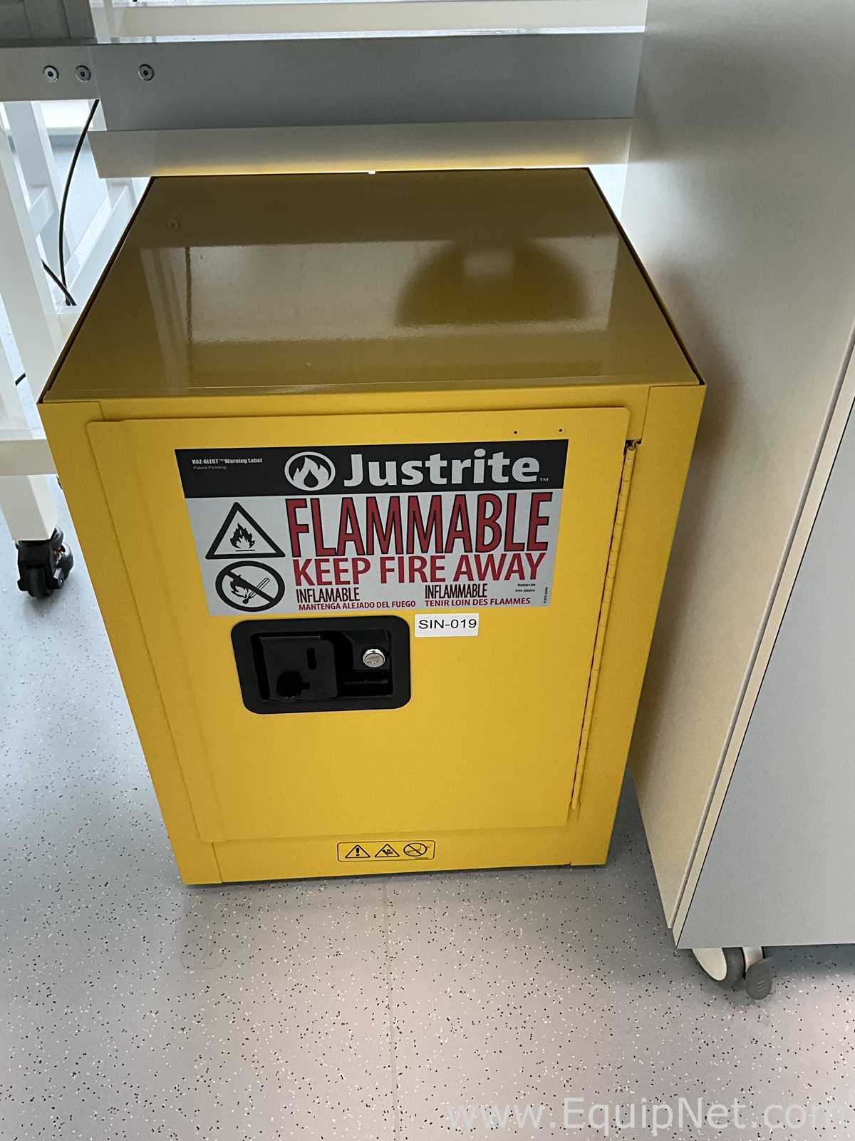 Gabinete de Almacenamiento de Inflamables JustRite Requisitos de aire  KGS