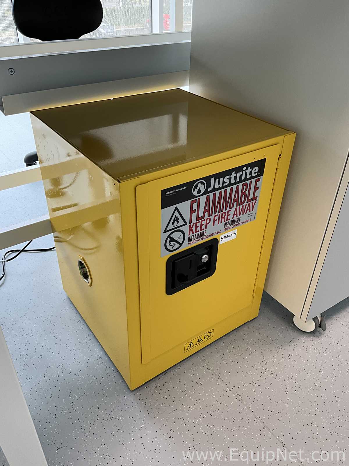 Gabinete de Almacenamiento de Inflamables JustRite Requisitos de aire  KGS