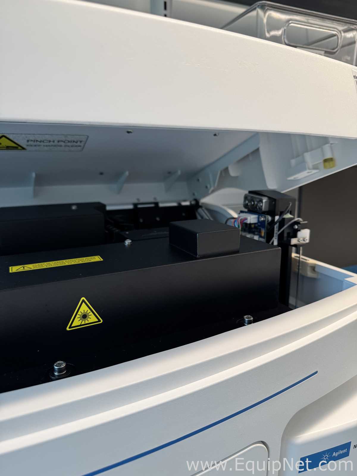 Agilent Technologies NovoCyte Quanteon Flow Cytometer - NovoSampler Q And NovoCyte FluidicsStationII