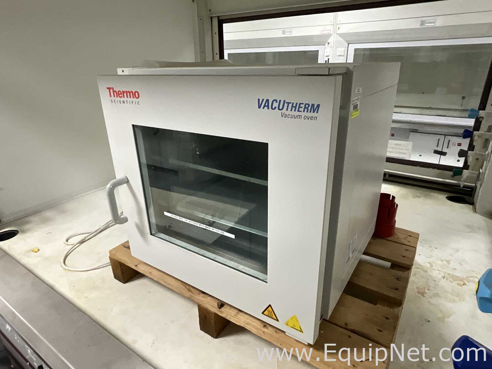 Estufa a Vácuo Thermo Scientific Vacutherm VT6060M