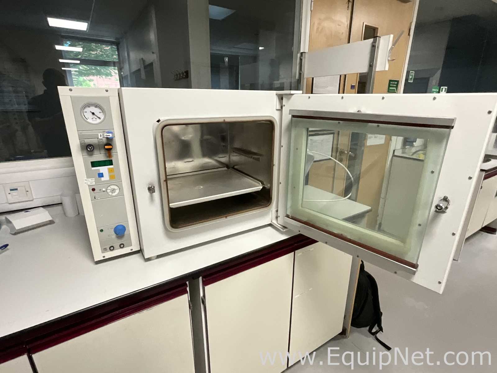 Estufa a Vácuo Thermo Scientific Vacutherm VT6060M