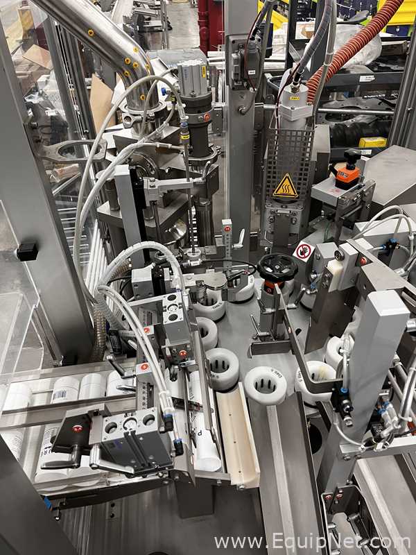 Línea para Llenado en Tubo IWK Verpackungstechnik GmbH 2843439