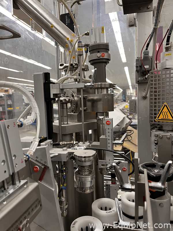 Línea para Llenado en Tubo IWK Verpackungstechnik GmbH 2843439