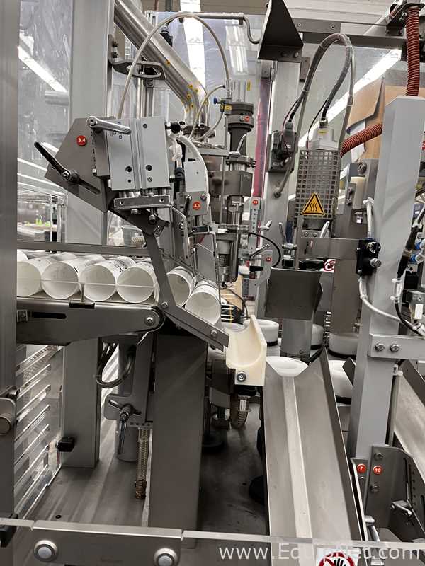 Línea para Llenado en Tubo IWK Verpackungstechnik GmbH 2843439