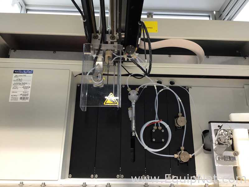 Waters 2767 Sample Manager With 2545 Quaternary Gradient Module And 515 HPLC Pump