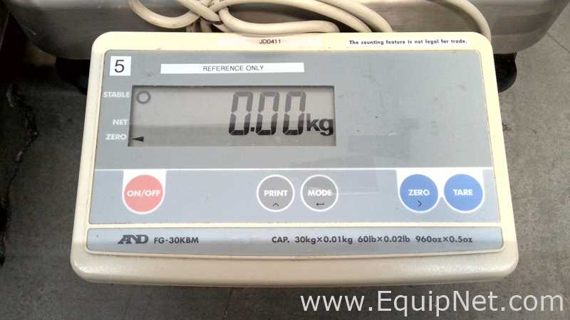 Lote de 6 Báscula AND Company Limited  