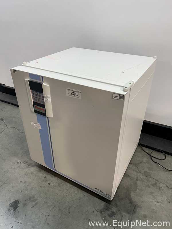 Incubadora Thermo Scientific HERAcell 240i