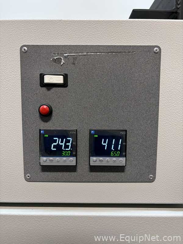 Darwin Chambers Company PH09-DA Climate Chamber