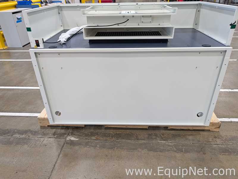 Unknown Zaip-2402-02 Fume and Flow Hood