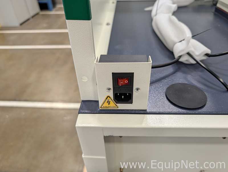 Unknown Zaip-2402-02 Fume and Flow Hood