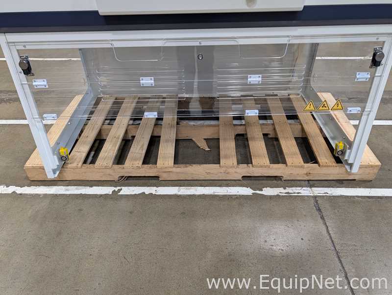 Unknown Zaip-2402-02 Fume and Flow Hood