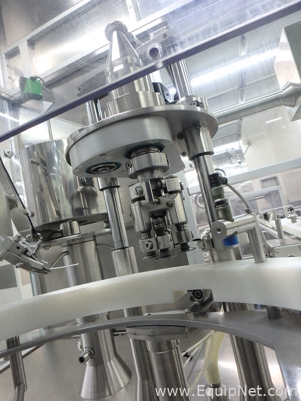 Maquina Monobloque de Llenado-Tapado de Frasco marcaRomacoMacofar modeloLVI4 con Equipos Perifericos