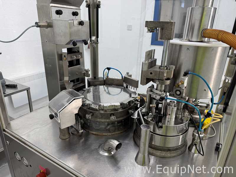 Máquina de Encapsulamento e Envase de Cápsulas Macofar CD40