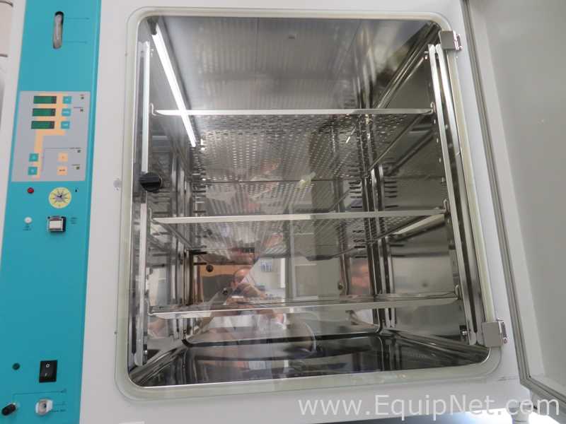 Thermo Scientific BBD 6220 CO2 Incubator