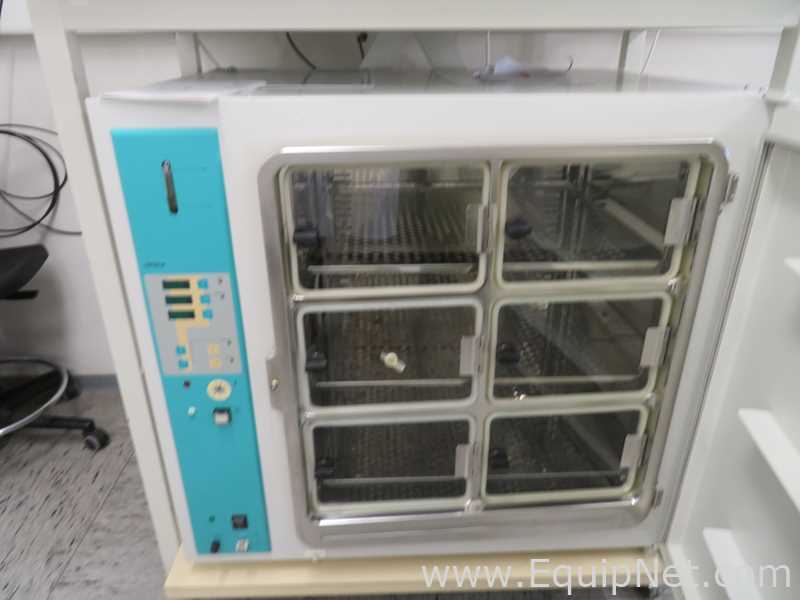 Thermo Scientific Heraeus BBD 6220 CO2 Incubator