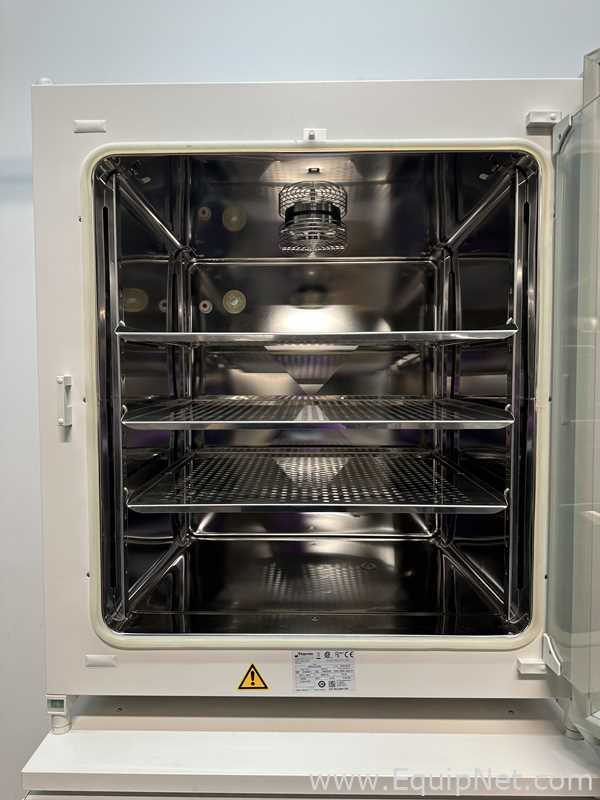Incubadora Thermo Scientific HERAcell 240i