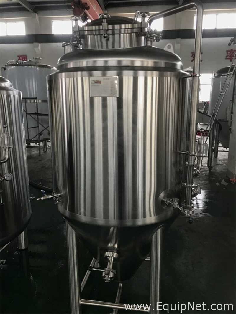 Equipamento de fabricação de cerveja e destilação YoLong Industrial FV-5BBL. Sem Uso