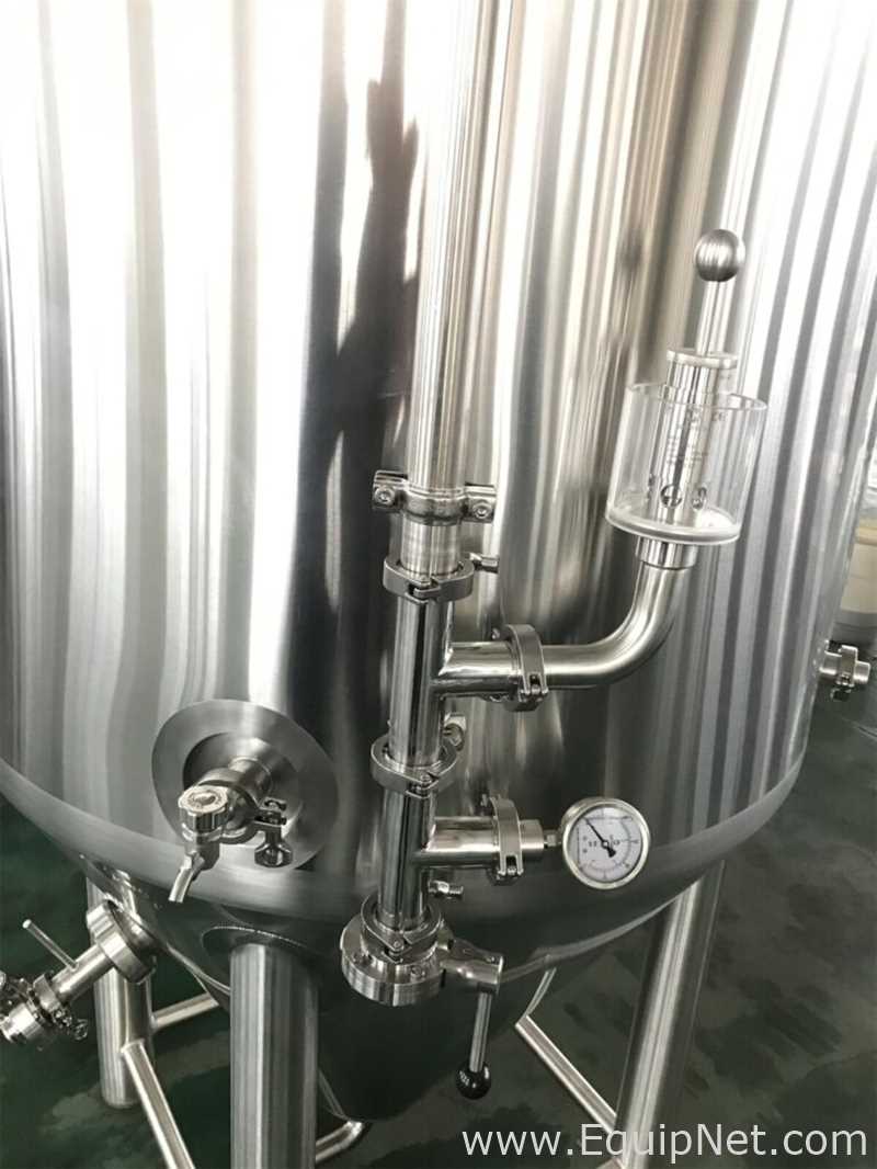 Equipamento de fabricação de cerveja e destilação YoLong Industrial FV-5BBL. Sem Uso