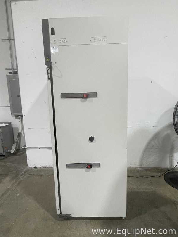 Caron Co 7000-33-1 Environmental and Stability Chamber