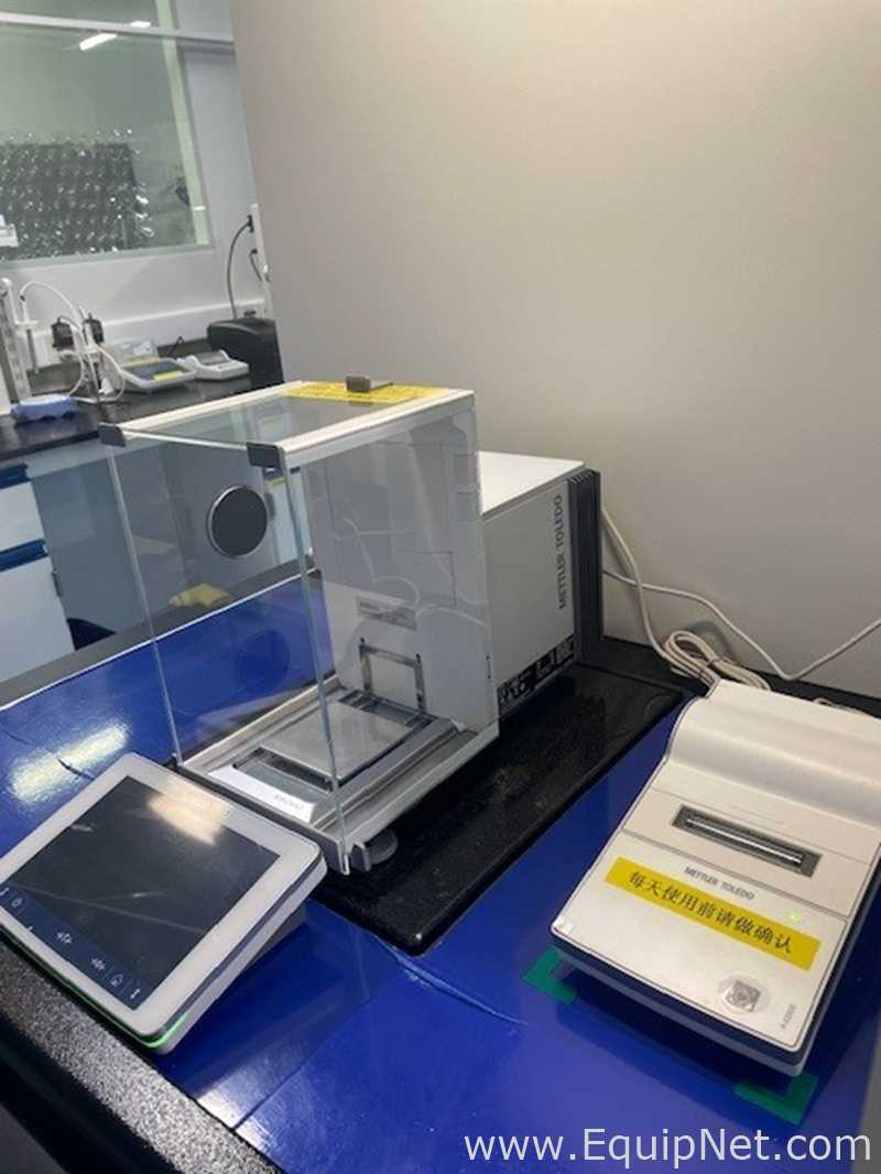 Mettler Toledo XPR225DR Electronic Balance Lot 695