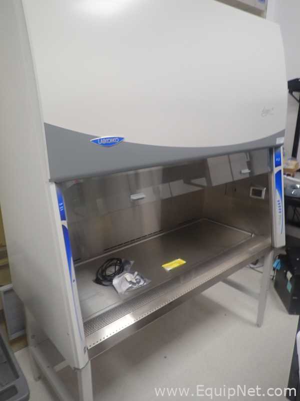 Labconco 3849732 Logic Plus 5ft Biological Safety Cabinet with Stand