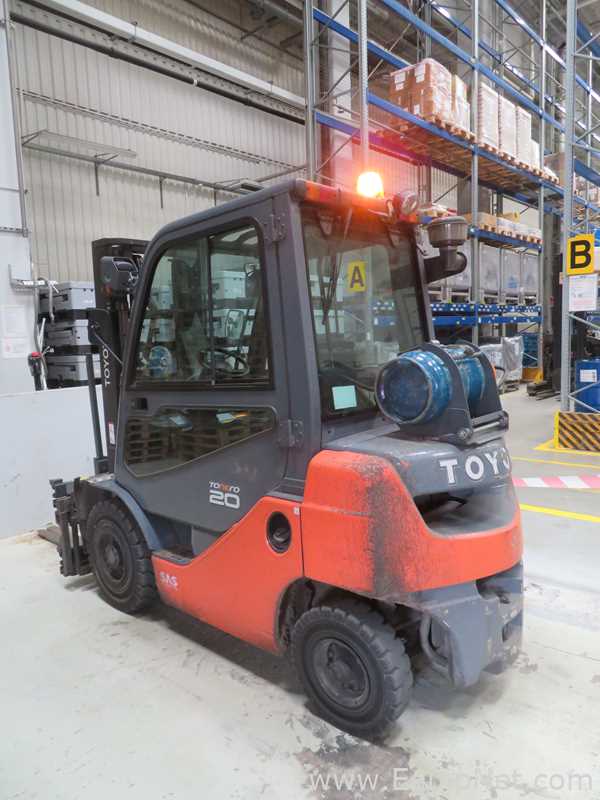 Empilhadeira Toyota 02-8FGF20