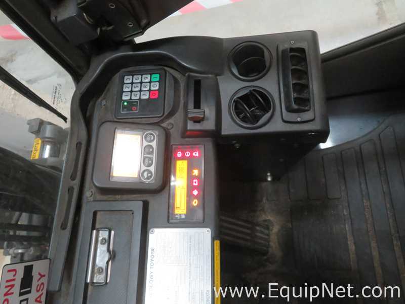 Empilhadeira Toyota 02-8FGF20