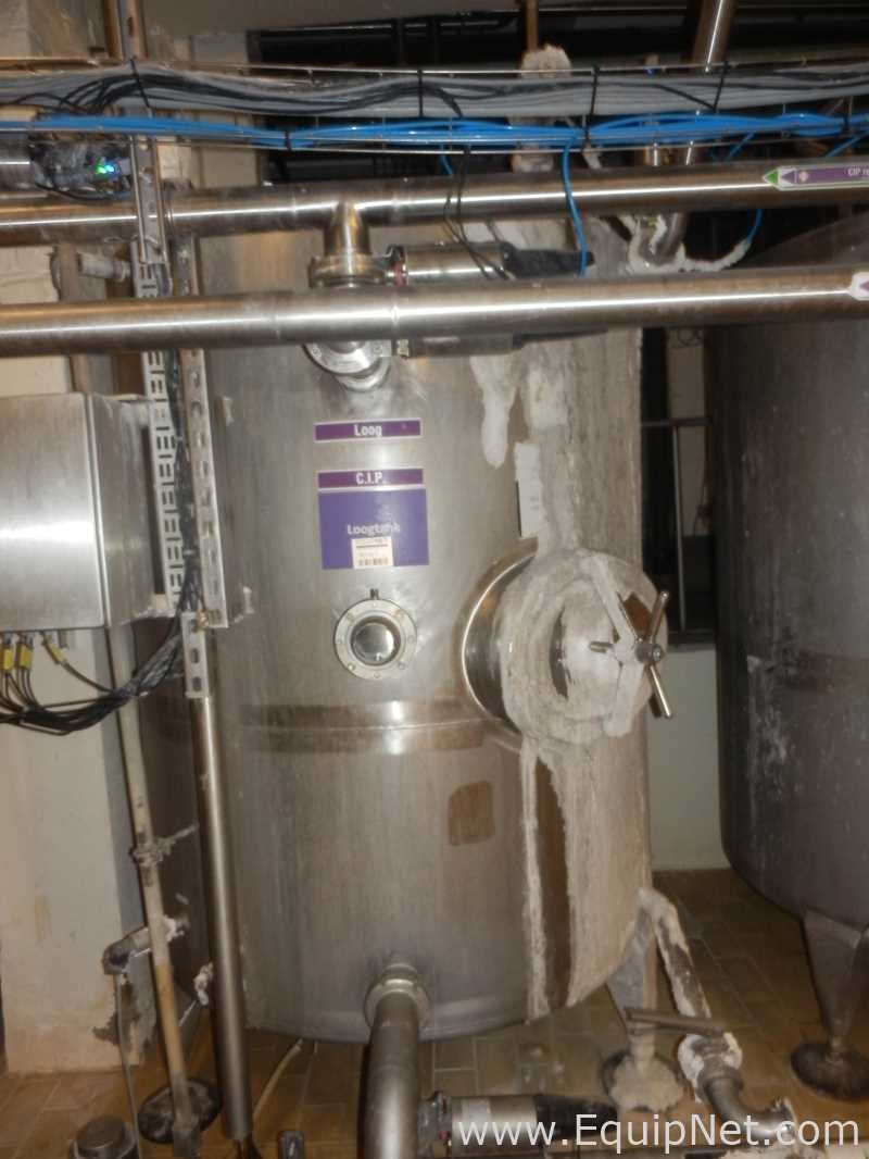 Stainless Steel Vertical Tank With 2500 Liter Of Capacity