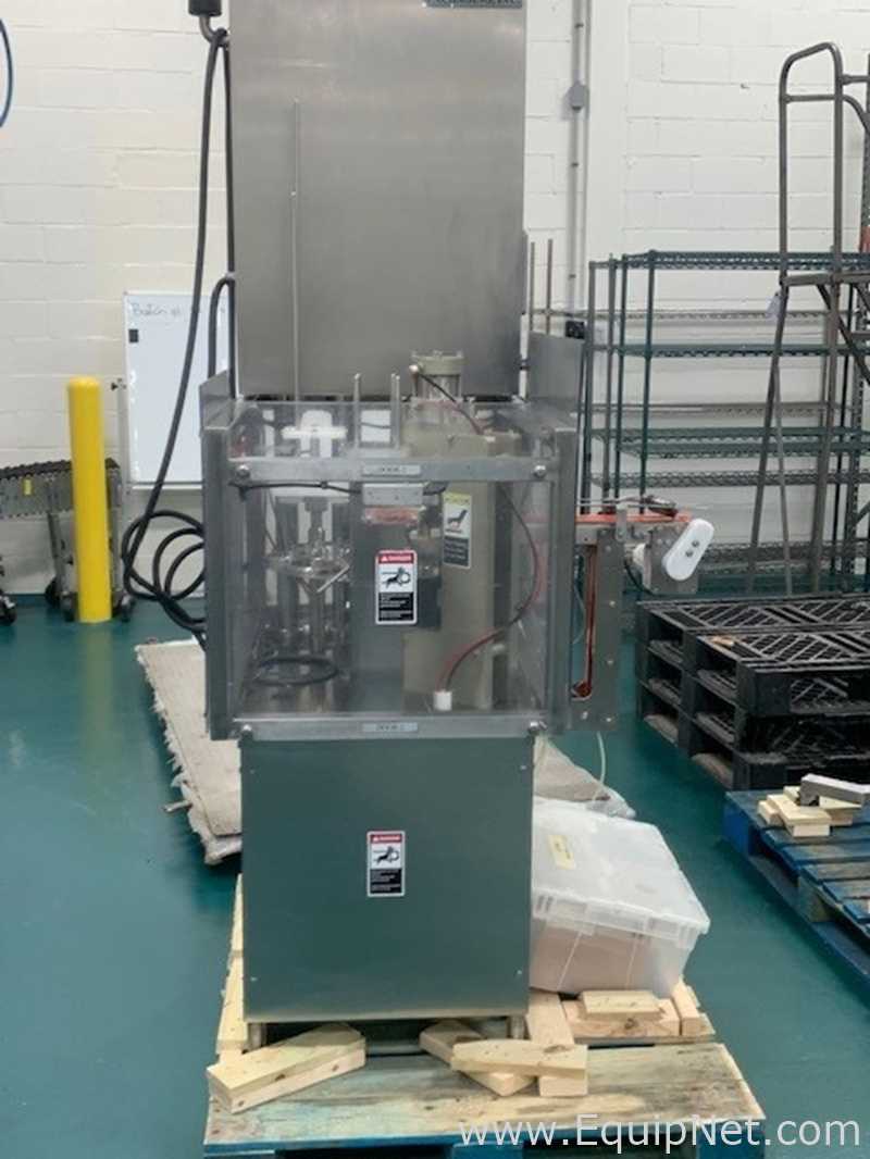 Linha para Envase de Tubos e Copos Modern Packaging SR8DC