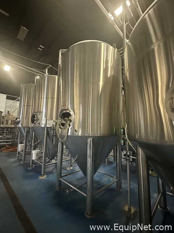 Tanque de Almacenamiento Vertical de Acero Inoxidable Capacidad aproximadamente 50 bbl