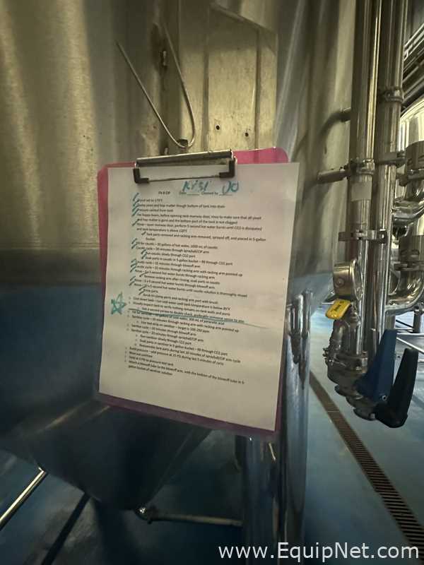 Tanque de Almacenamiento Vertical de Acero Inoxidable Capacidad aproximadamente 50 bbl