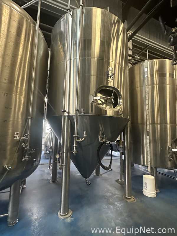 Tanque de Almacenamiento Vertical de Acero Inoxidable Capacidad aproximadamente 80 bbl marca JVNW