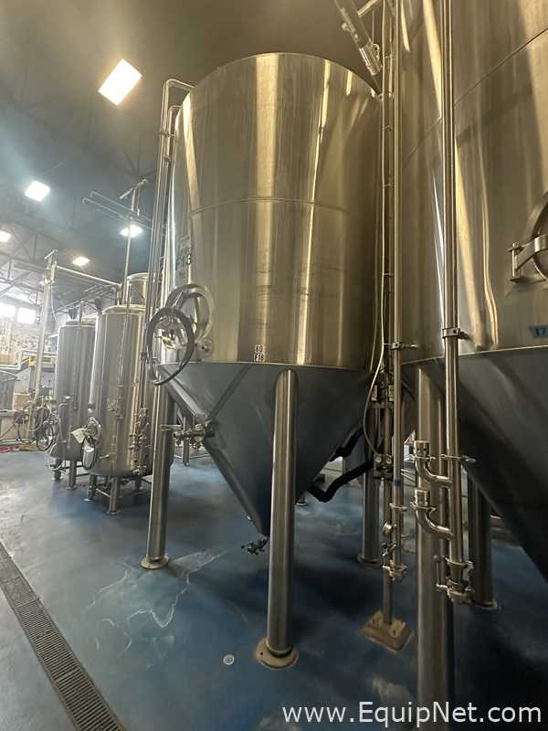 Tanque de Almacenamiento Vertical de Acero Inoxidable Capacidad aproximadamente 80 bbl marca JVNW