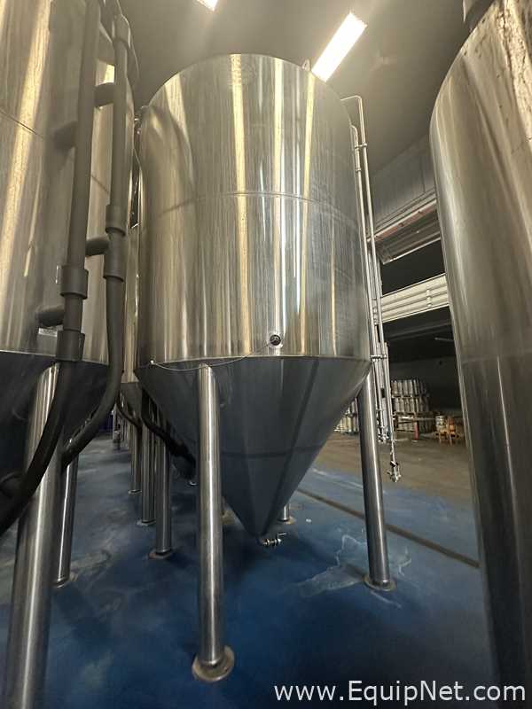 Tanque de Almacenamiento Vertical de Acero Inoxidable Capacidad aproximadamente 80 bbl marca JVNW