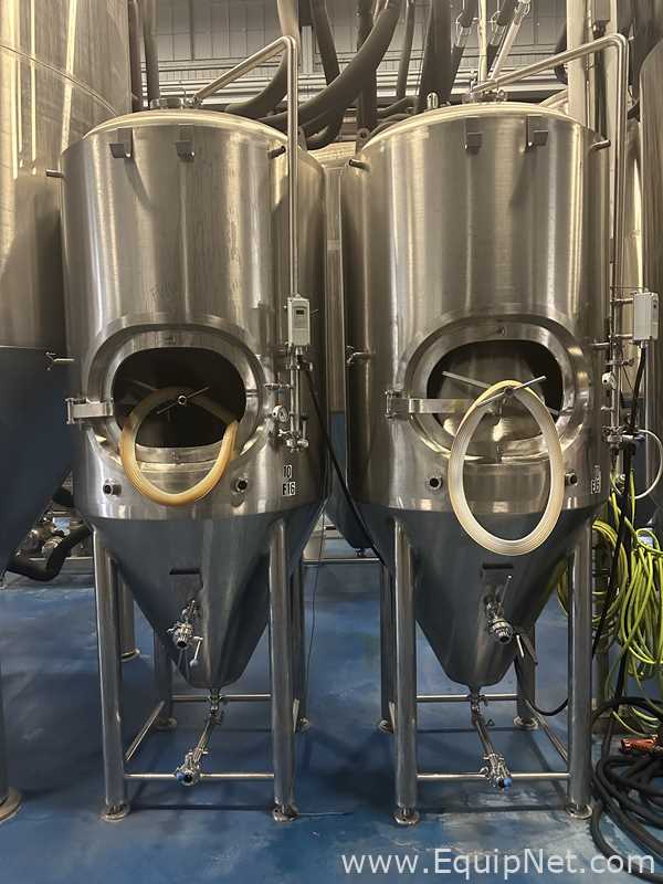 Tanque de Almacenamiento Vertical de Acero Inoxidable Capacidad Aproximadamente 10 bbl marca ABT