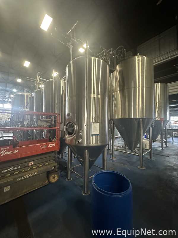 TanqueAlmacenamientoVerticalAceroInoxidable Capacidadaproximadamente 20bbl SpecificBrewingDistilling