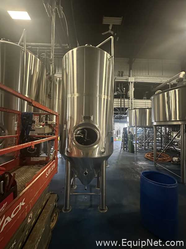 TanqueAlmacenamientoVerticalAceroInoxidable Capacidadaproximadamente 20bbl SpecificBrewingDistilling