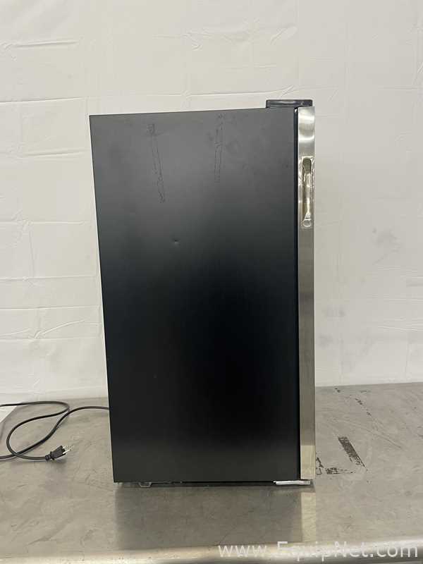 Refrigeradores Edgestar BWC120SSLT