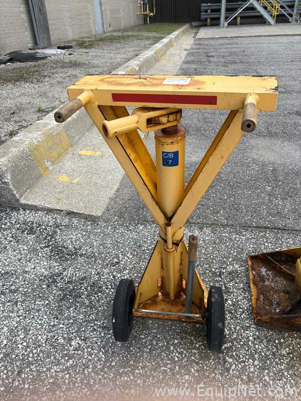 Lot Of Fourteen Various Trailer Stands