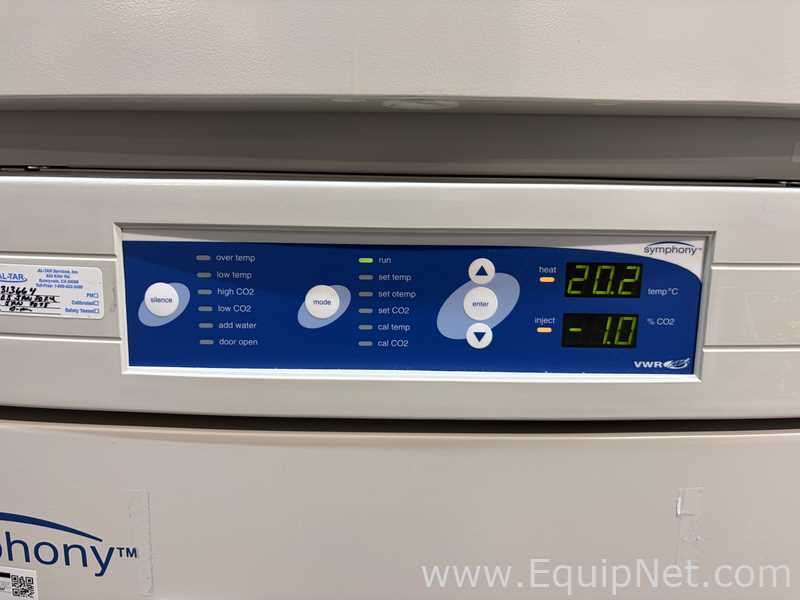 VWR 3074 Double Stacked 6.5 cubic foot Water-Jacketed CO2 Laboratory Incubators