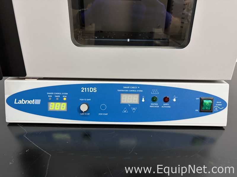 LabNet I5211-DS Benchtop Laboratory Incubator Shaker