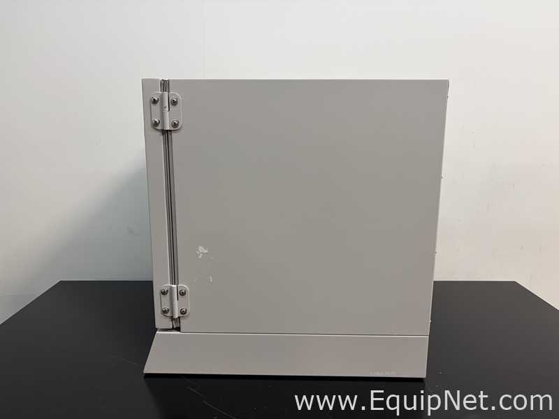 LabNet I5211-DS Benchtop Laboratory Incubator Shaker