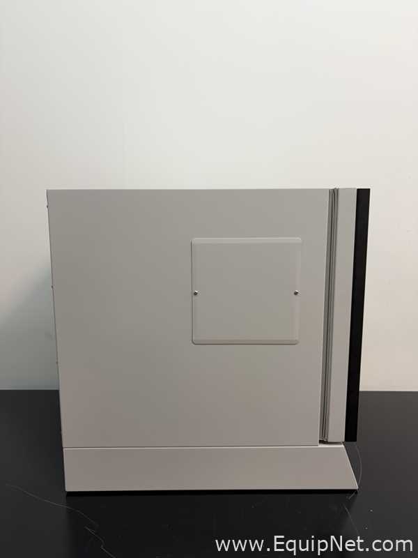 LabNet I5211-DS Benchtop Laboratory Incubator Shaker