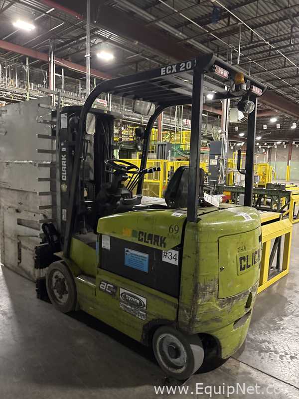 Empilhadeira Clark ECX 20 Type EL