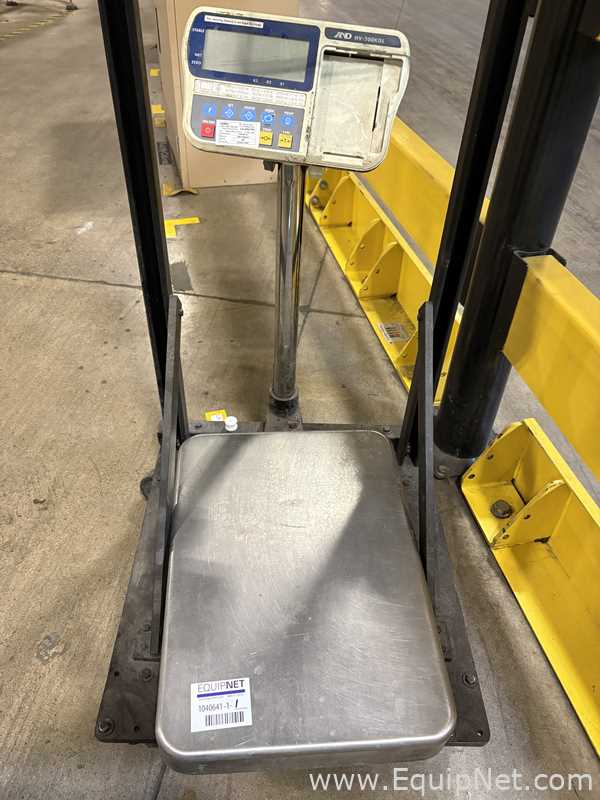 A and D Weighing Co HV-200KGL Scale